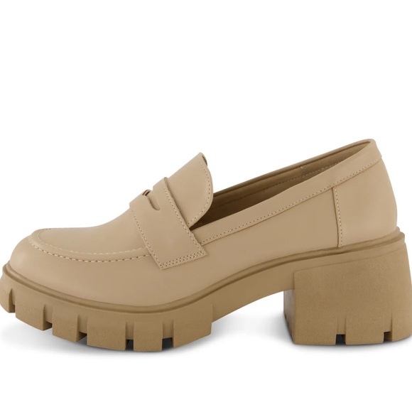 cushionaire Shoes - CREAM TAN PLATFORMED LOAFERS